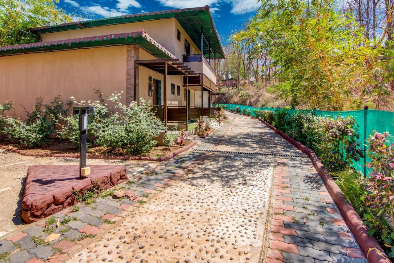 Hotel Club Mahindra Netrang Exterior foto